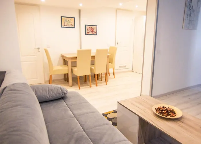 Goldcentral - Stylish - Wine Tasting Access Apartment *