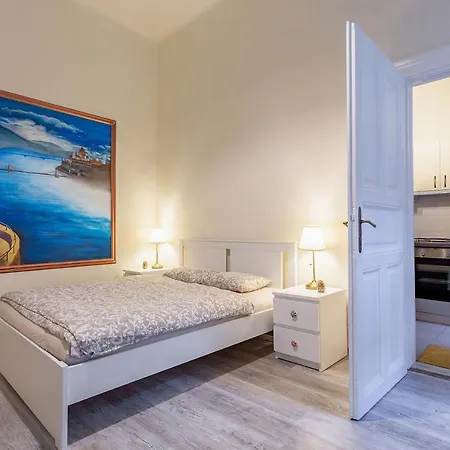 Goldcentral Apartment