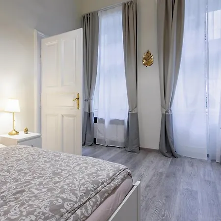 Apartment Goldcentral *