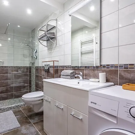 Goldcentral Apartment *