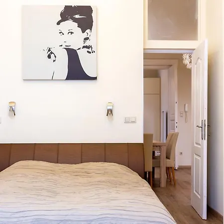 Goldcentral Apartment *
