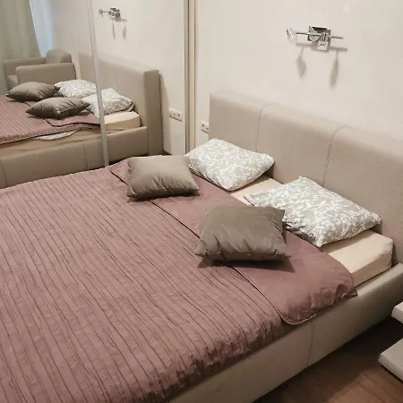 Goldcentral Apartment *