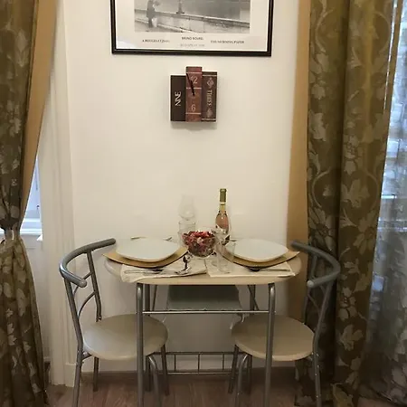Goldcentral Apartment *