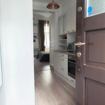 Goldcentral Apartment