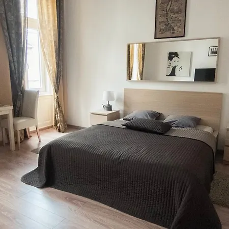 Goldcentral Apartment
