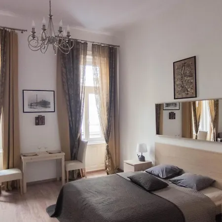 Goldcentral Apartment *