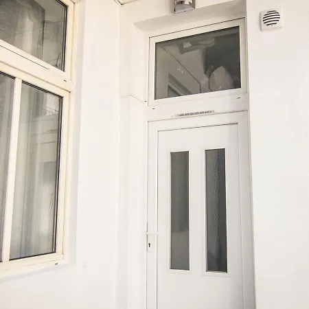 Goldcentral Apartment