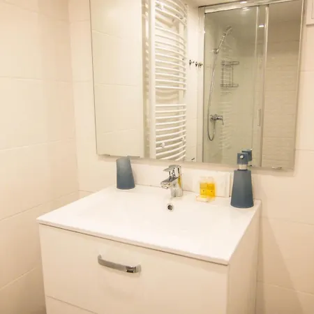 Goldcentral - Stylish - Wine Tasting Access * Budapest