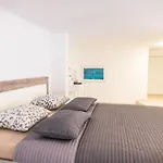 Goldcentral - Stylish - Wine Tasting Access Apartament Budapesta